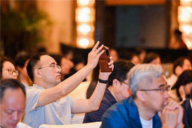 AI焕新 智领未来2024中国服装经济论坛召开(图8)