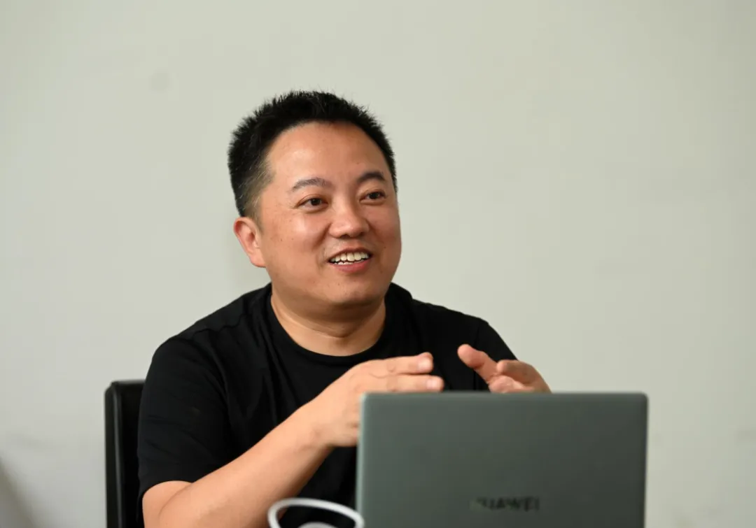 星空体育平台：店+科技创始人兼CEO龙井：扎根艺尚小镇用AI驱动服装行业数字化(图2)