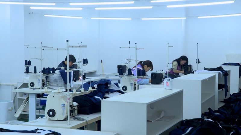 普定县玉秀街道：社区服装厂 就业新希望(图2)