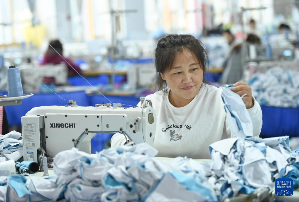 从设计到成品：服装行业的变革与AI技术的深度融合
