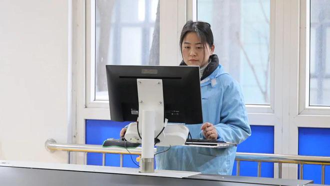 星空体育：5秒量体3小时成衣！阜阳这家企业何以能？(图4)
