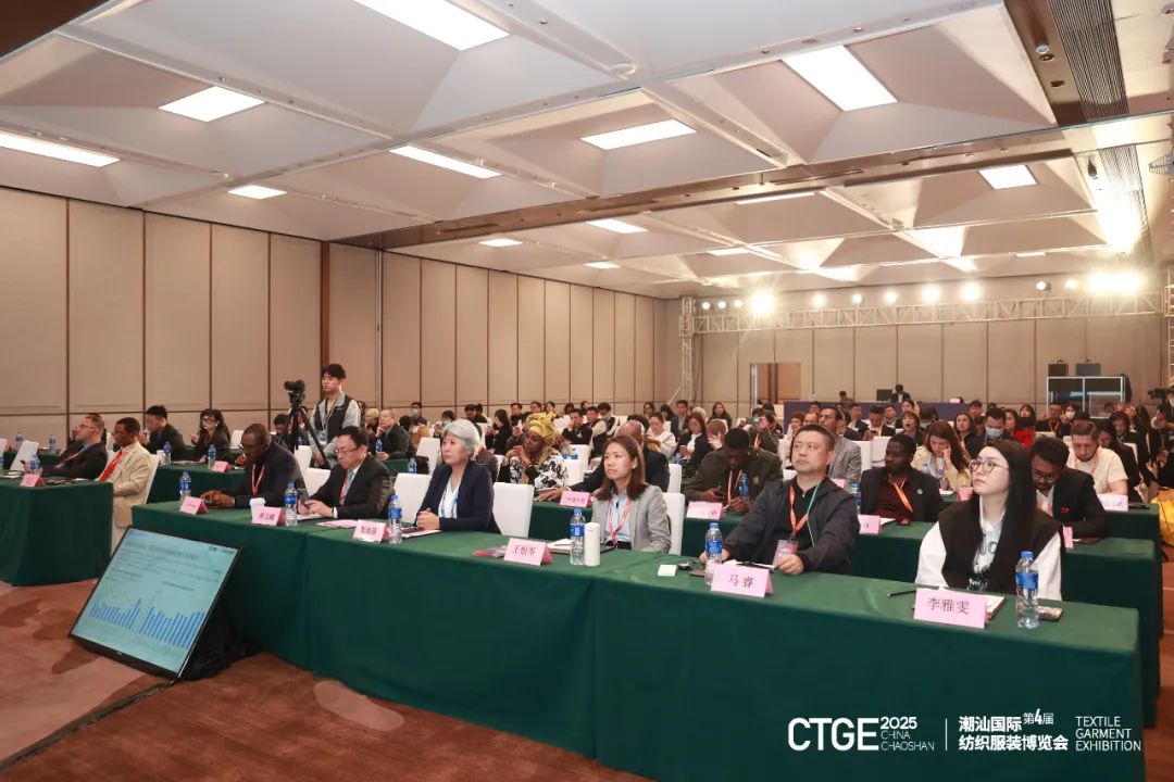 星空体育：硬核分享趋势洞察与实战策略中国贴身服饰产业发展大会在粤举行！(图1)