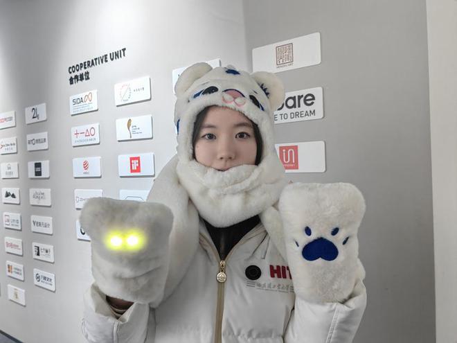 星空体育：赋能文旅 助力亚冬 哈工大学生科创团队发布2024-2025冰雪季多款智能温控服饰新品(图4)