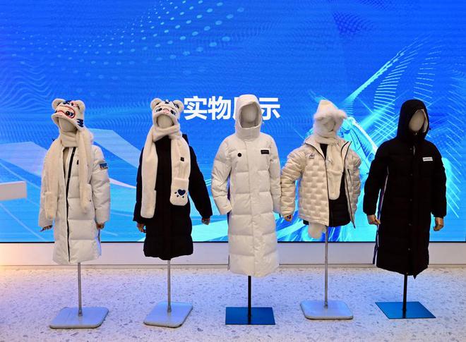 星空体育：赋能文旅 助力亚冬 哈工大学生科创团队发布2024-2025冰雪季多款智能温控服饰新品(图5)