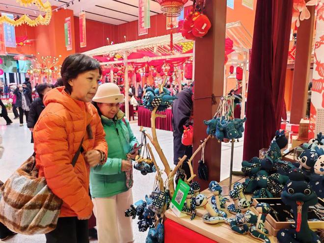 星空体育平台：非遗探店 中国非遗馆“过年”春节主题展里的“沪上风华”(图2)