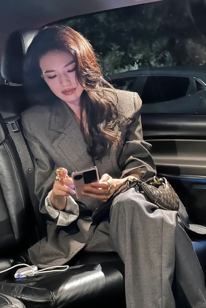 2025年一定要拥有的4件衣服！(图8)