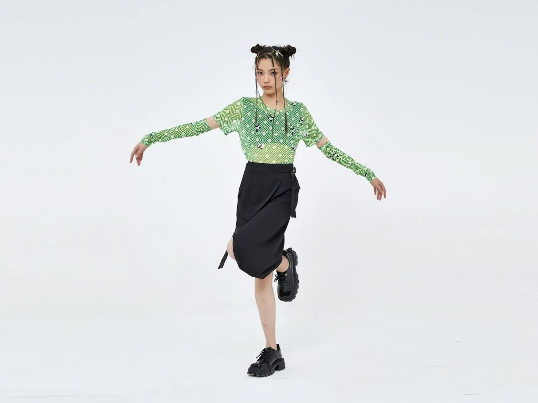 星空体育：绍兴服装展展商秀 新艾迪集团(图2)