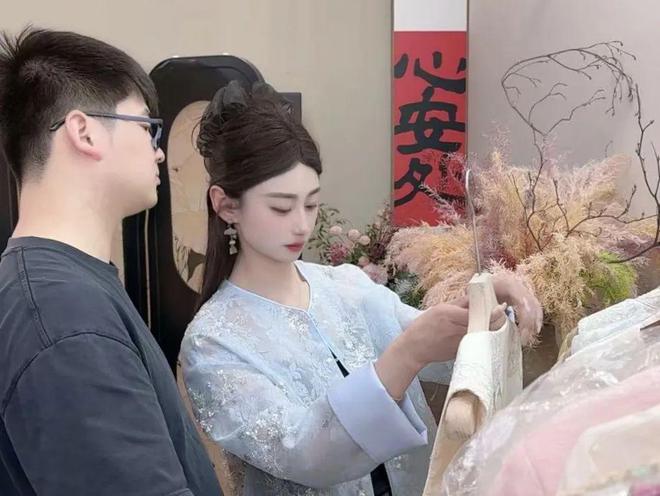 国潮新中式直播间里带火一座城(图3)