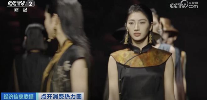 星空体育平台：暴涨120%2500亿元大市场火了！这届年轻人真的很爱新中式！(图1)