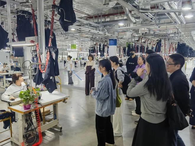5G服装工厂、100万卫浴套装、“五五购物节”央级、市级和香港媒体集中采访活动走进松江(图1)