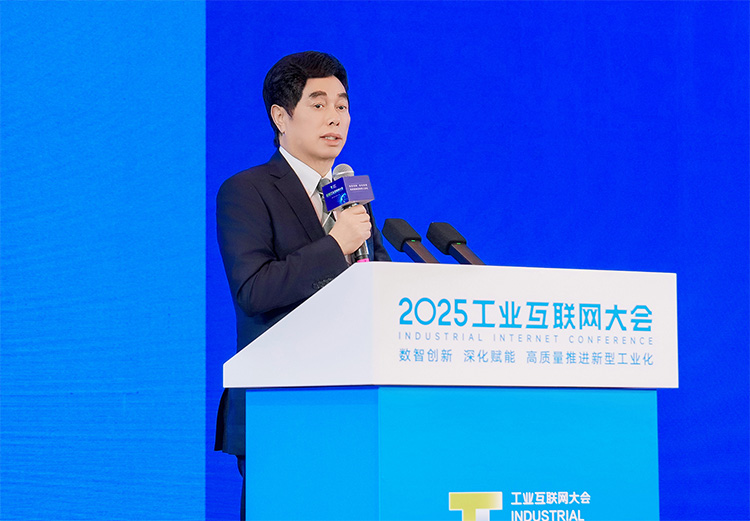 星空体育：数实深融 向高而攀丨波司登全链数智转型引领行业“蝶变”(图4)