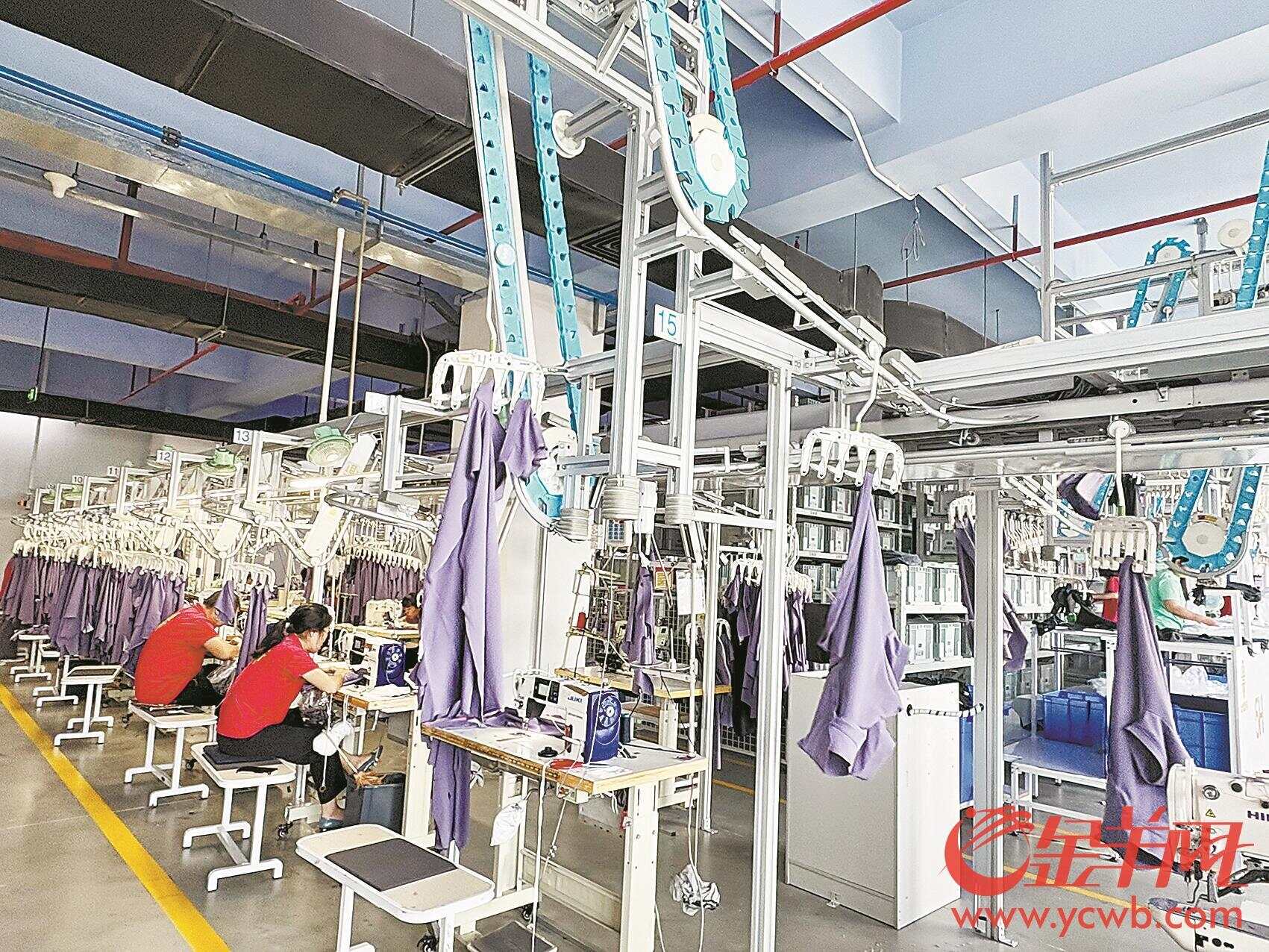 星空体育平台:这家服装企业将全自动流水线搬进五星级写字楼——吸引Z世代工人进厂的秘密(图3)