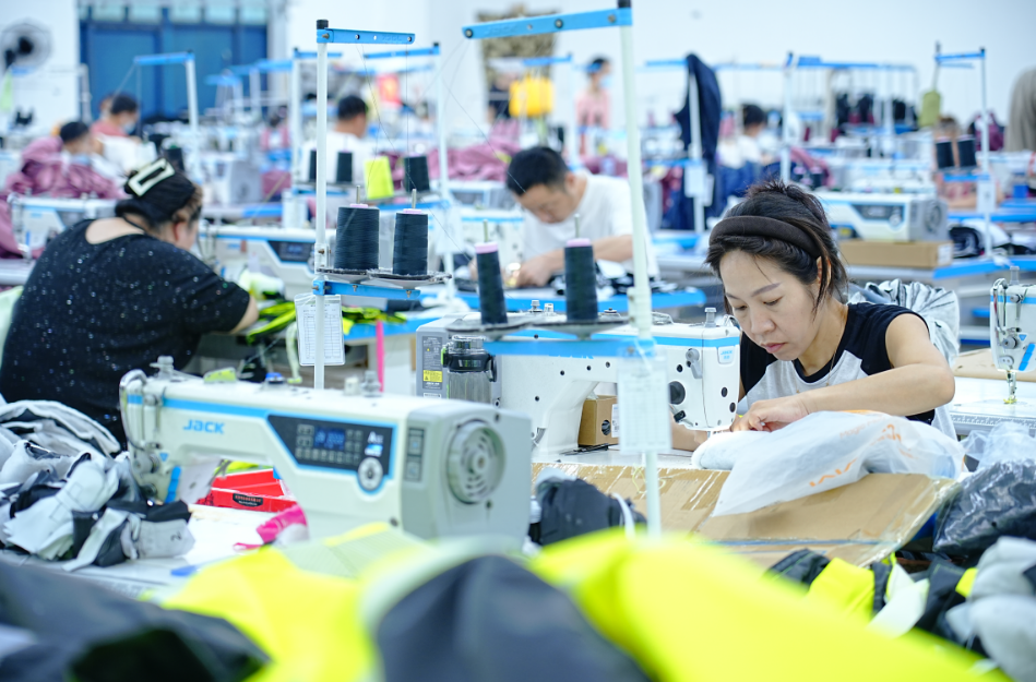 潜江户外服装从崛起到领航的跨越之路(图2)