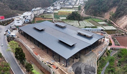 星空体育：滇一服饰服装加工生产线项目建设正酣(图1)