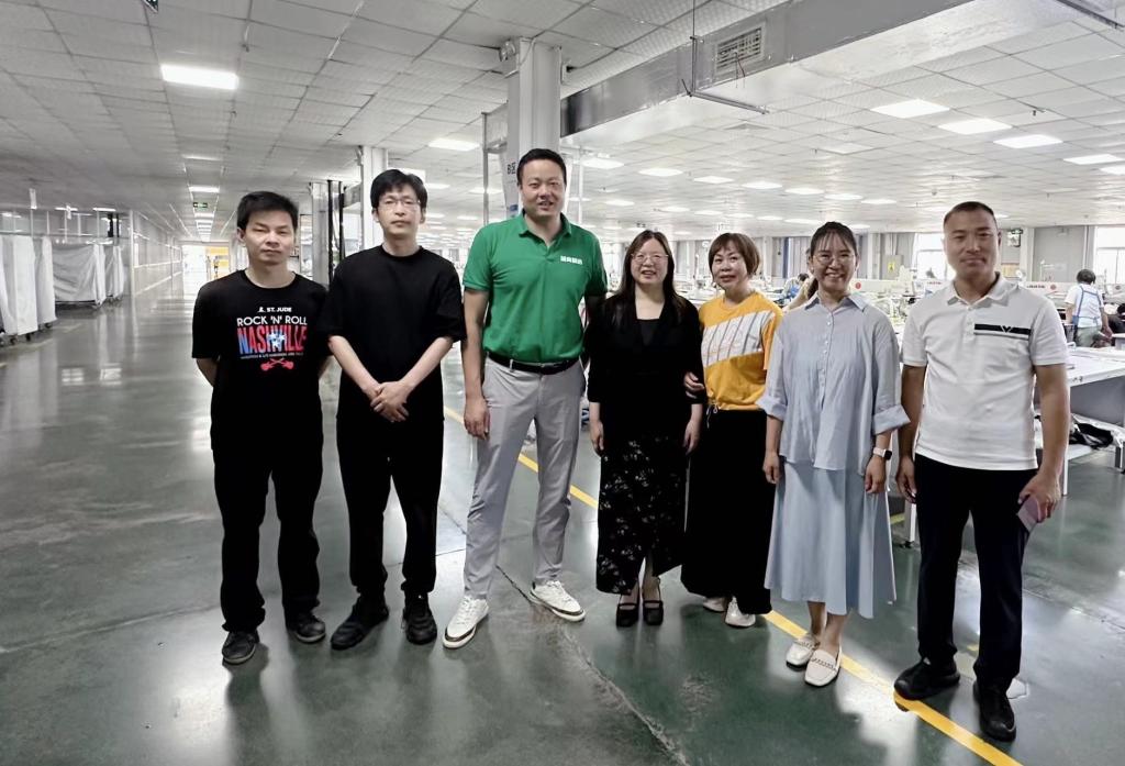 星空体育：服装学院院长刘杰带队赴安徽颖育精致纺织科技有限公司开展访企拓岗暨校企合作交流活动(图2)