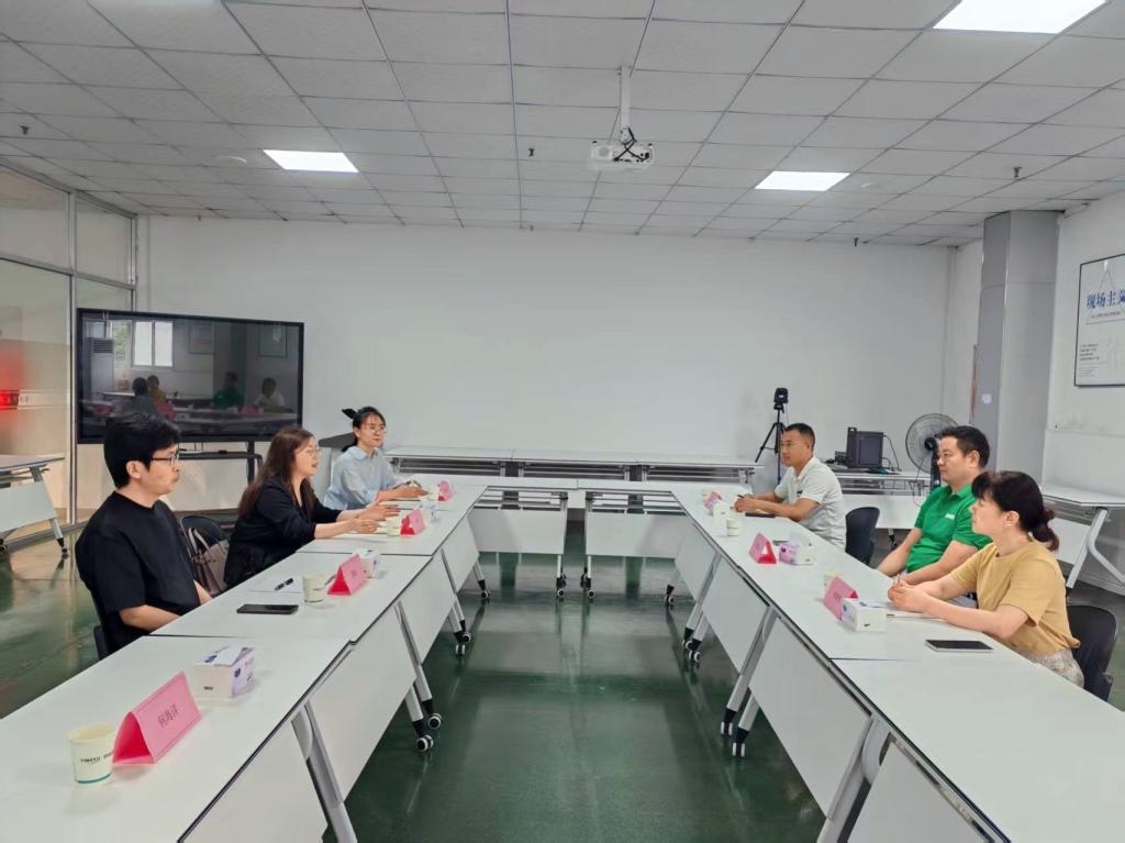星空体育：服装学院院长刘杰带队赴安徽颖育精致纺织科技有限公司开展访企拓岗暨校企合作交流活动(图3)