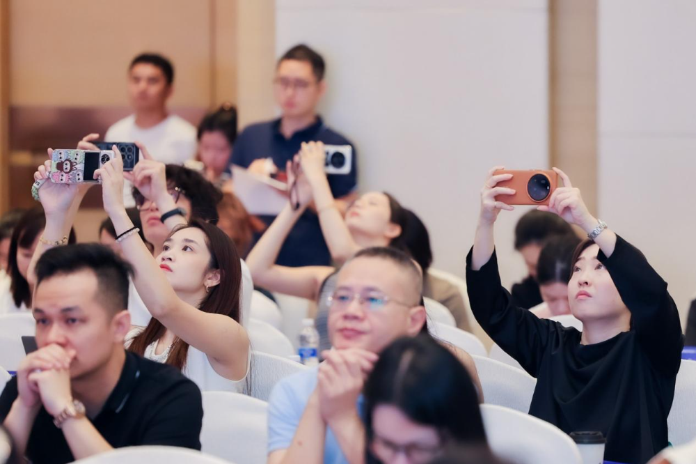 AI织新·智启未来！2025首届中国纺织服装人工智能大会重磅举行(图20)