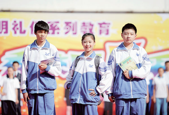 千亿校服市场已经有服装厂抓住了机会你还在等疫情过去？(图1)