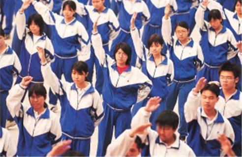 千亿校服市场已经有服装厂抓住了机会你还在等疫情过去？(图2)