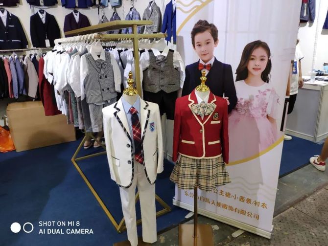 千亿校服市场已经有服装厂抓住了机会你还在等疫情过去？(图4)