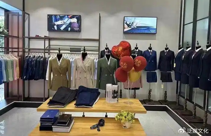 雅都服饰斩获“2025中国服装高端定制十大品牌”引领服装定制新标杆(图1)