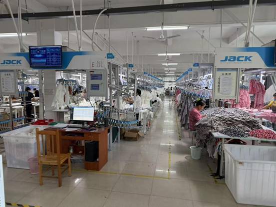 TikTok Shop主播抢着带货中国大码连衣裙(图1)