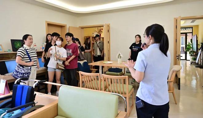 香港大学生在长宁的一天……(图1)