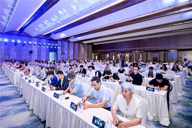 星空体育平台：2025中国纺织服装品牌大会共议品牌价值增长(图19)