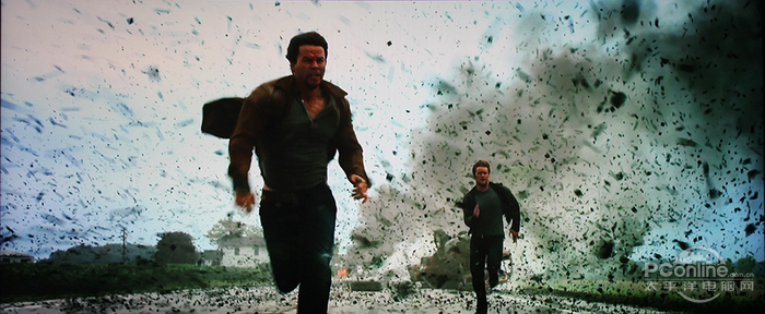 星空体育:不负旗舰之名!三星曲面UHD HU9800评测(图1)