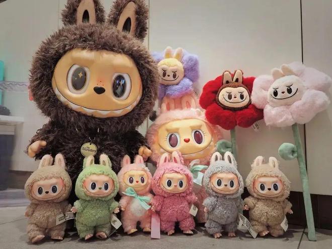 抢疯了!上线仅一分钟就被售磬LABUBU的二手价已达售价3倍！(图1)