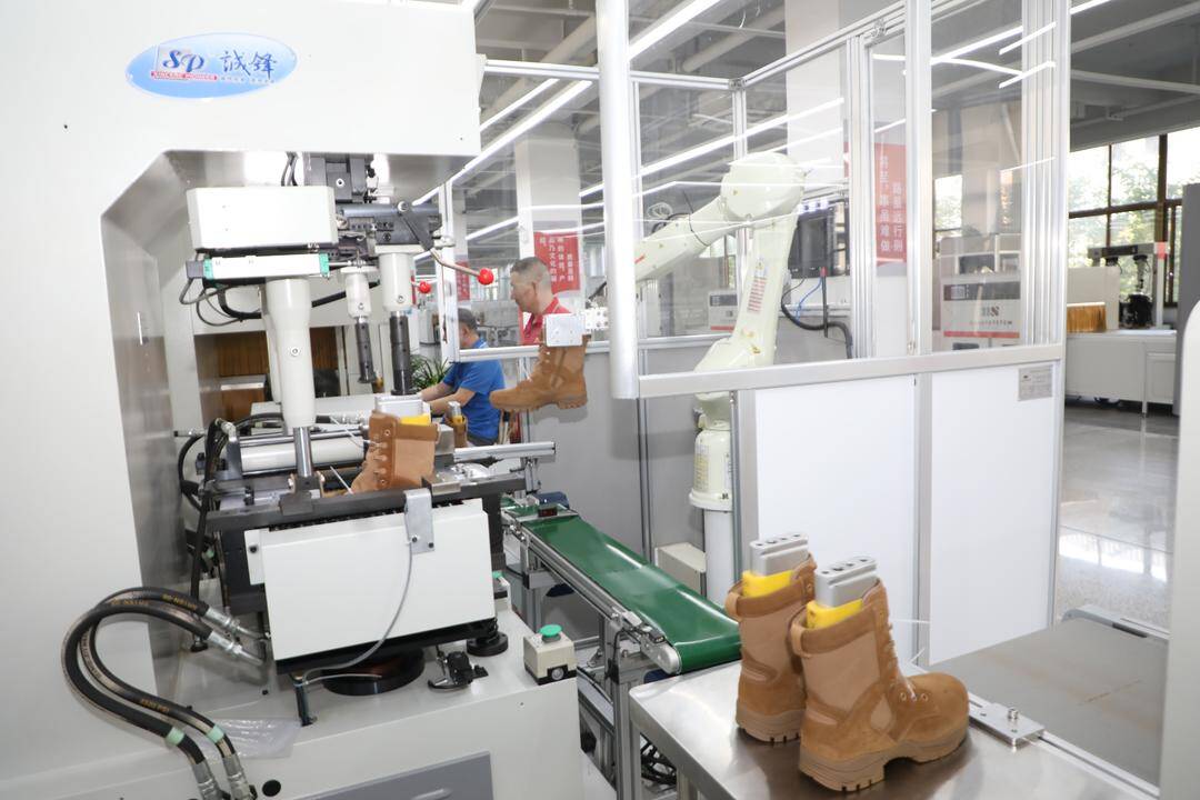 星空体育：“山东制造” 闪耀九三阅兵！(图4)