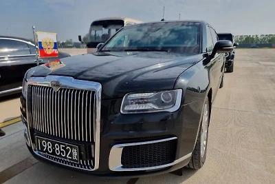 星空体育平台：霍震霆与儿子们齐聚北京观看阅兵霍启刚发长文：强大的军队向世界展示了我国的底气(图5)