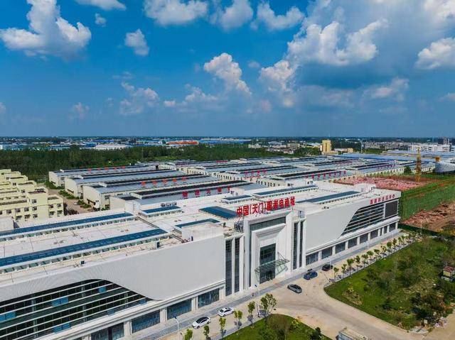 拼多多“千亿扶持”下天门服装产业崛起从“加工”迈向“电商”带动就业富民(图1)