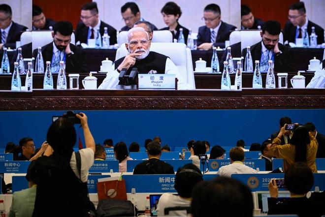 星空体育：上合天津峰会｜莫迪的上合之旅：积极表态中印关系密集发推刷“大国存在感”(图1)