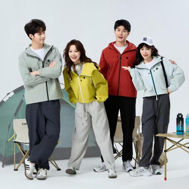 星空体育：厦门未浪服饰：智能定制引工装新潮(图2)