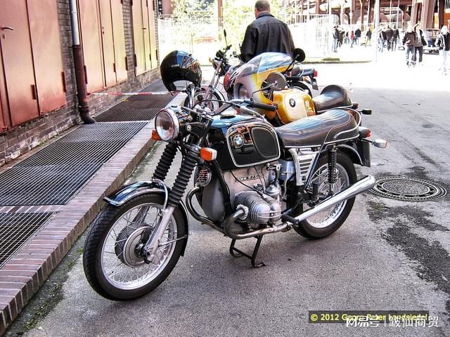 星空体育平台：服装服饰批发市场现状分析与供应链优化策略探讨(图3)