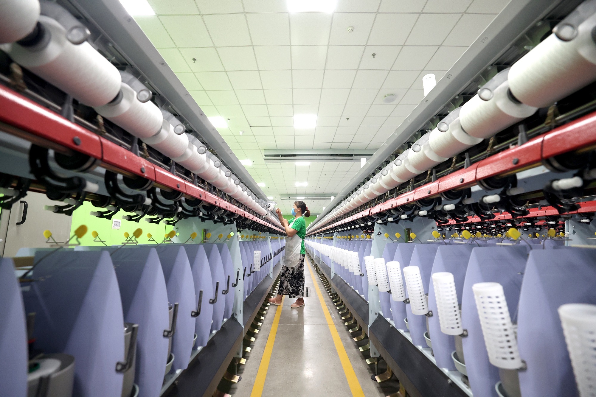 2025中国真丝服装面料行业：从传统奢侈品到现代可持续时尚的华丽转身