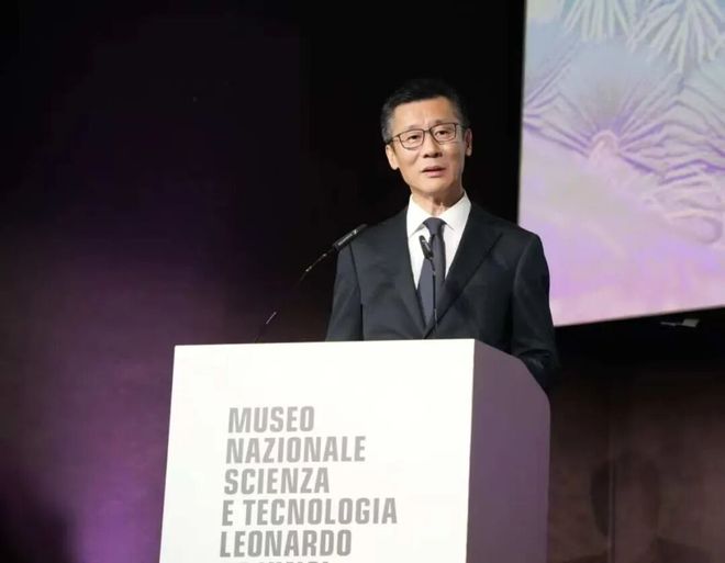 跨越55载两种“尺度”在米兰同频：中意时尚共赴新未来(图8)