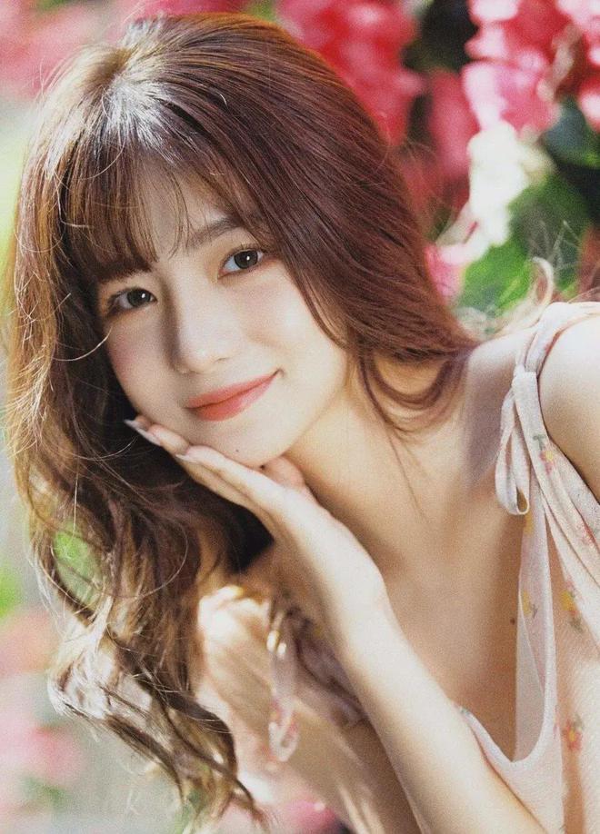 对面楼层妹子换衣服不拉窗帘(图1)