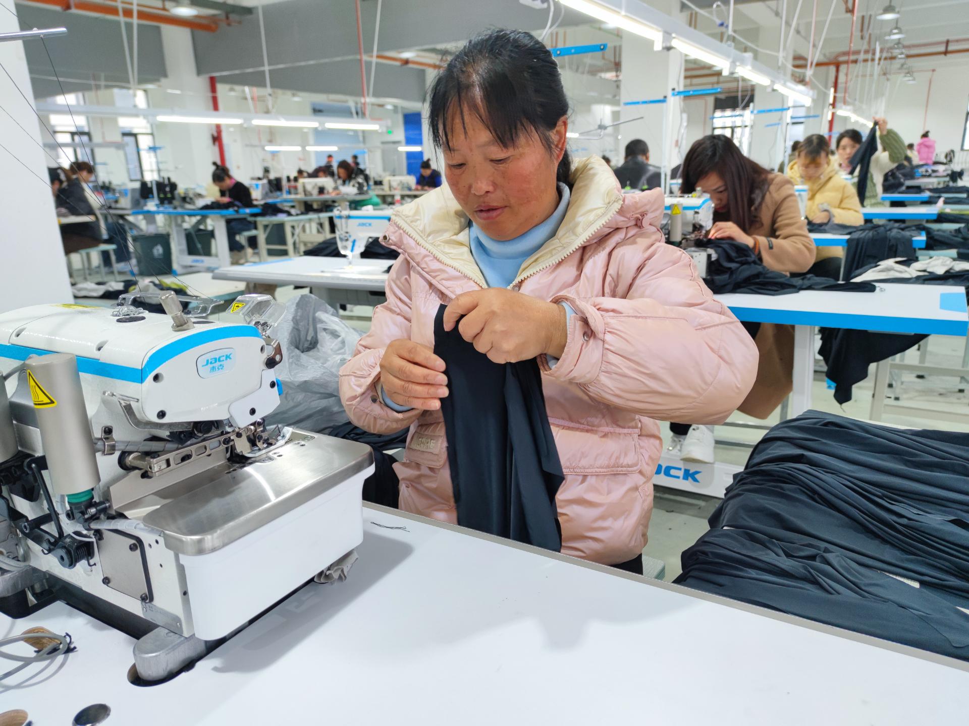 四川盐亭：产茧量占全省八分之一！这个项目明年中旬全面投产