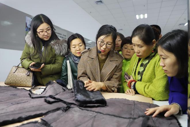 张家口阳原裘皮“换装”：环保新赛道闯出冷冬暖流(图2)