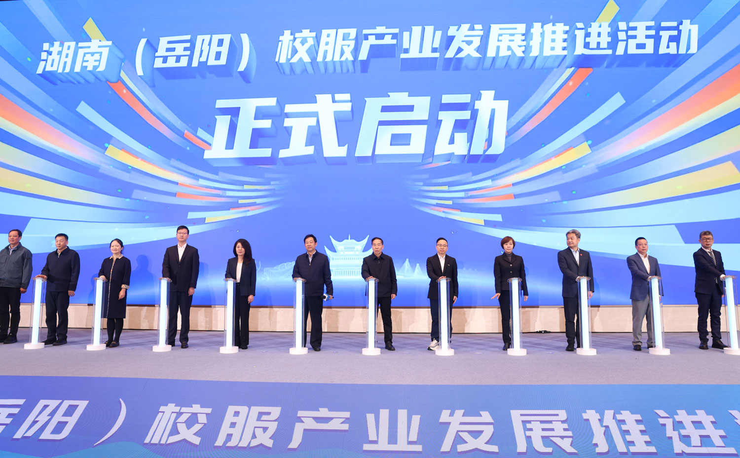 星空体育：政企联姻 华容开启千亿纺织服装产业新征程(图2)