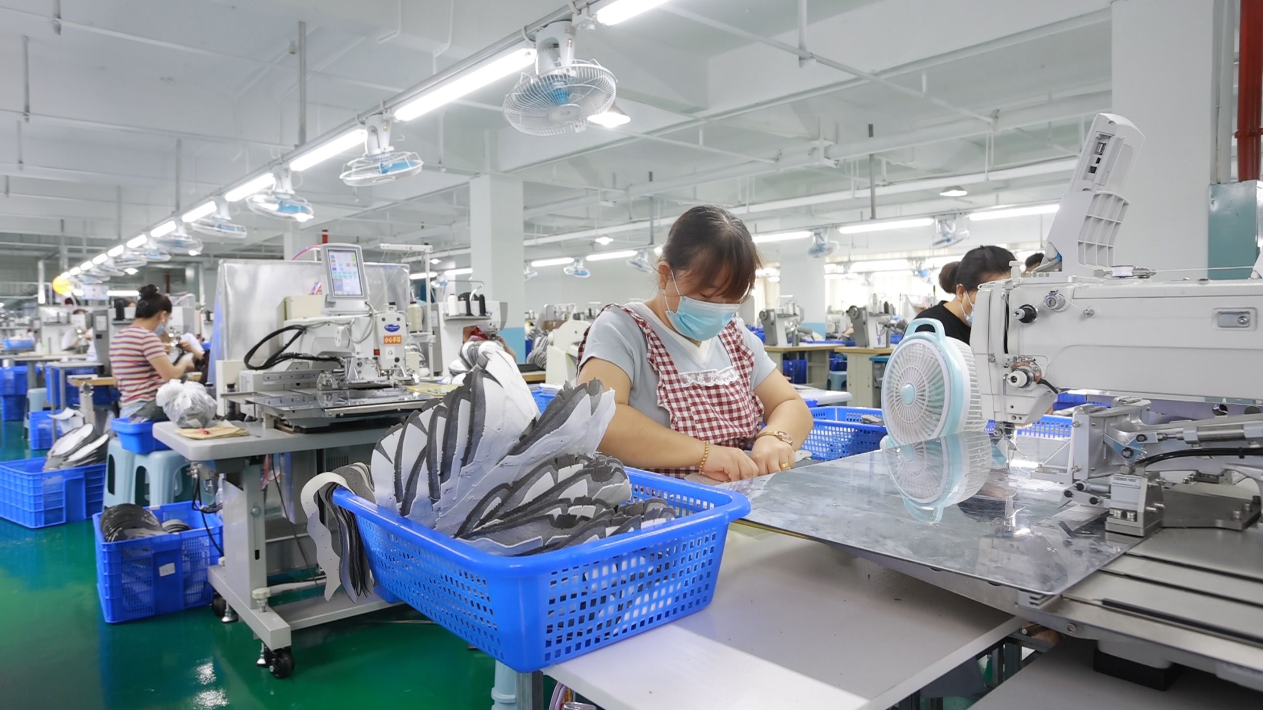 星空体育：政企联姻 华容开启千亿纺织服装产业新征程(图5)