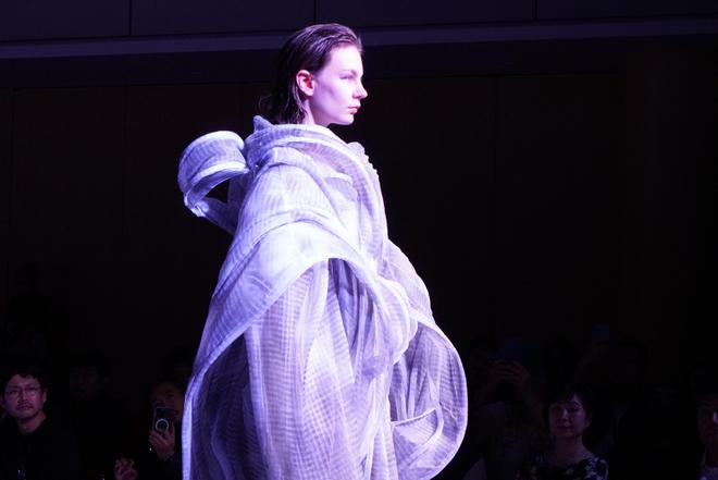 品牌秀助阵 环亚洲新锐设计师服装设计大赛总决赛在东京举行(图3)