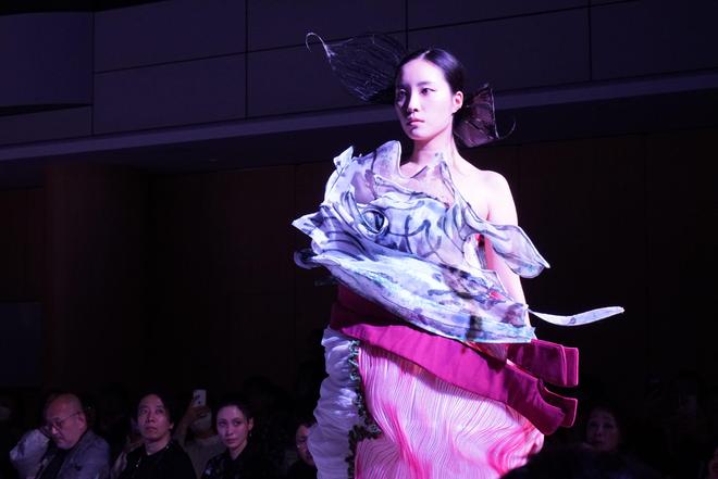 品牌秀助阵 环亚洲新锐设计师服装设计大赛总决赛在东京举行(图7)