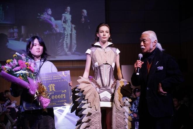 品牌秀助阵 环亚洲新锐设计师服装设计大赛总决赛在东京举行(图13)