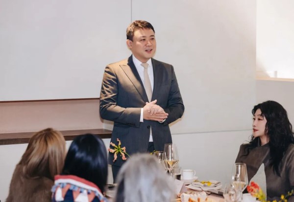 星空体育平台：荣耀出海—Pitti Uomo 109“CHINA WAVE”以“动态”之名解锁中国先锋潮流新范式(图1)