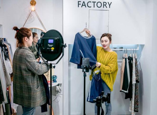 中国经济样本观察·县域样本篇｜72小时定制羽绒服可交付！这座江苏小城如何引领国际时尚(图3)