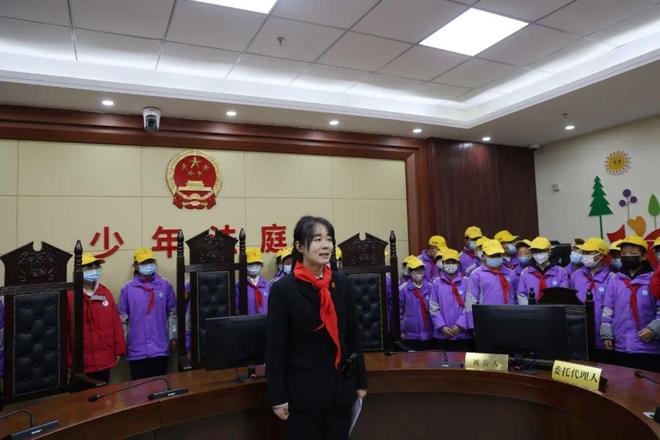 星空体育平台：红领巾学宪法！宁陕法院开放日解锁少年法治新课堂(图3)