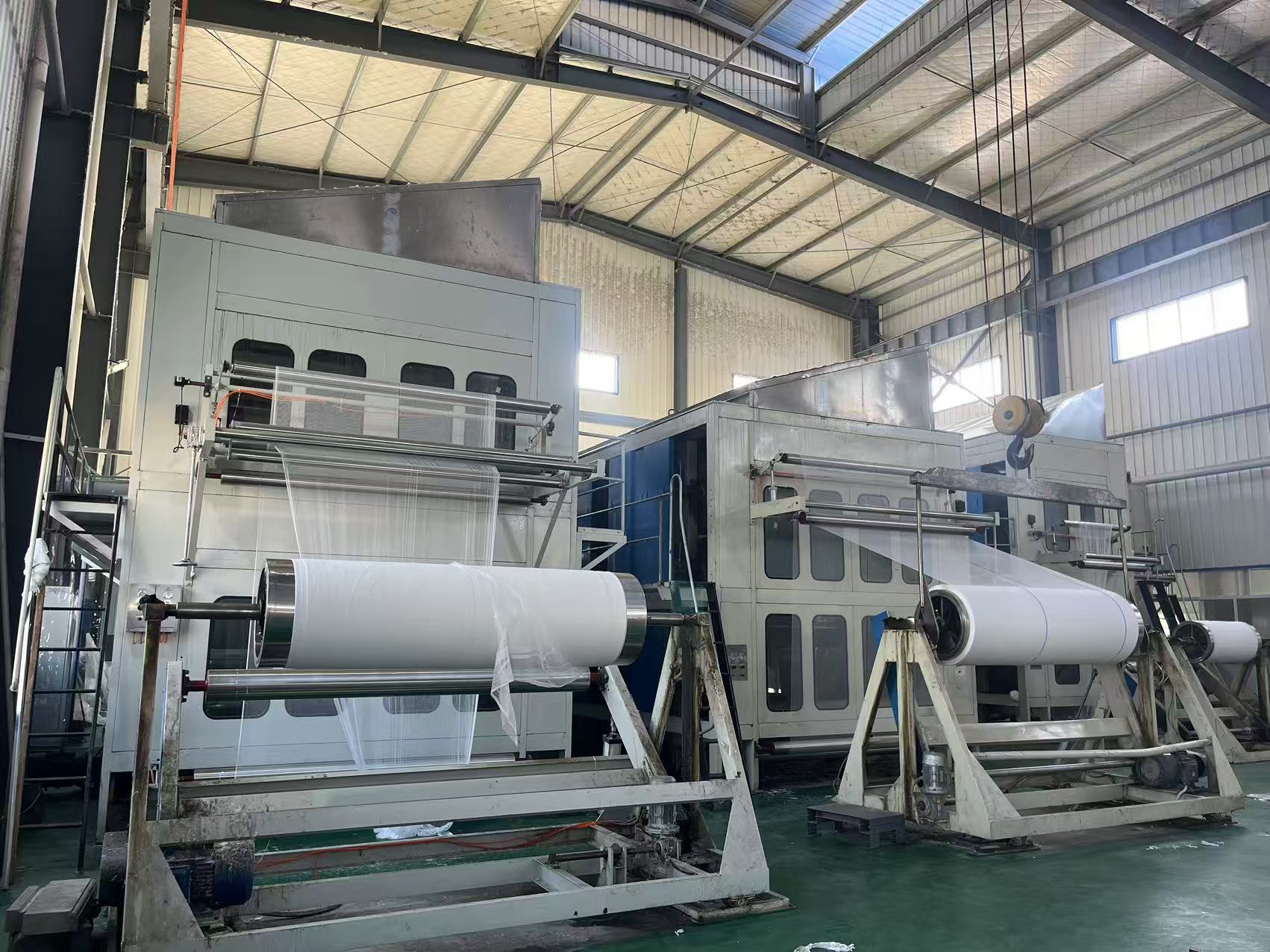 星空体育平台：张金镇：生产线上抢进度 项目建设不减速(图2)